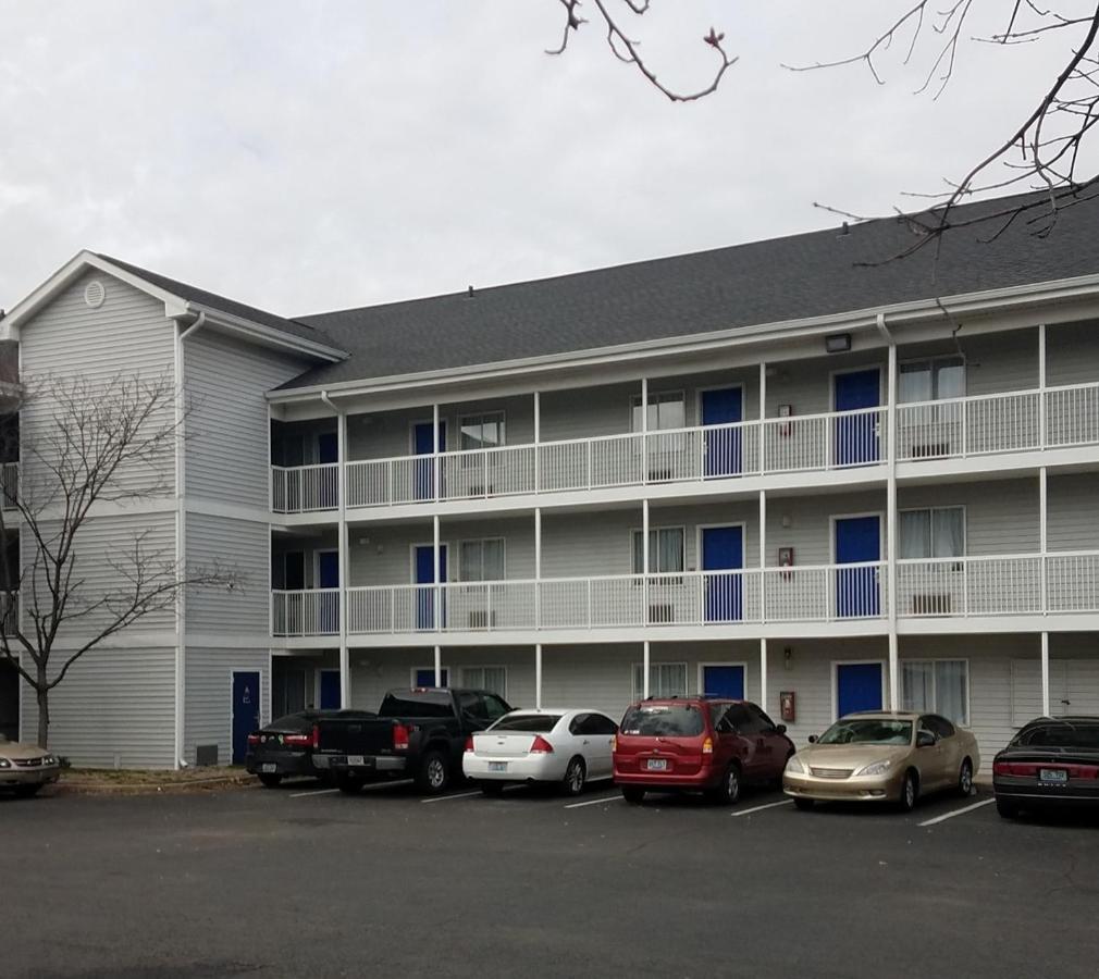 Intown Suites Extended Stay Louisville Ky - Airport Bagian luar foto